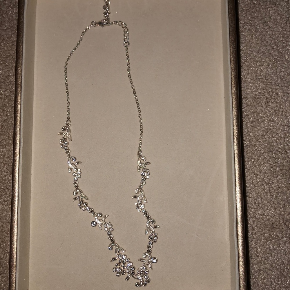 Silver sparkly necklace